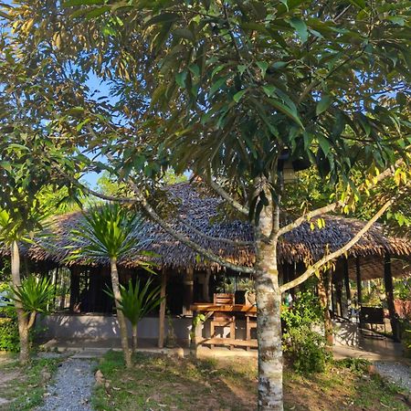 Baan Farang Homestay Phra Saeng Ban Nam Dam Kültér fotó