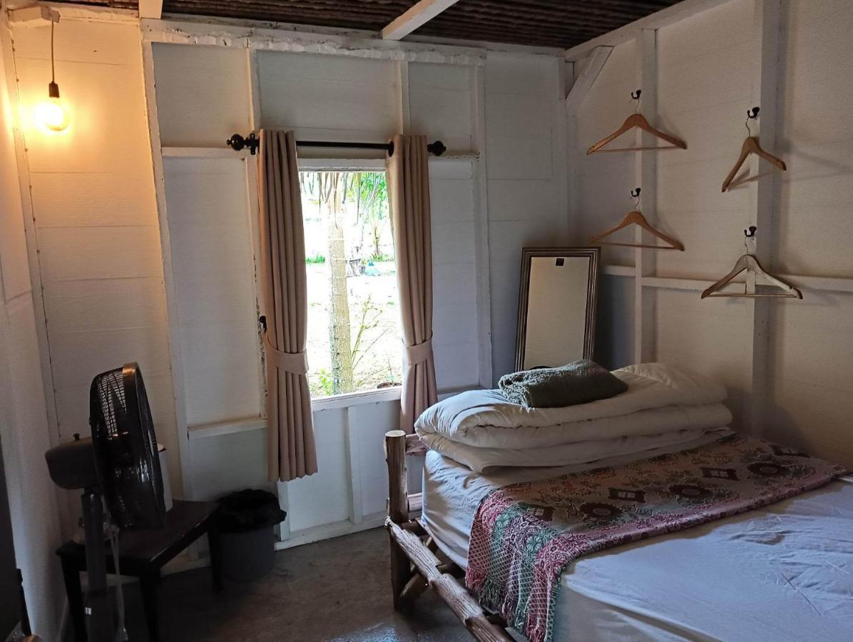 Baan Farang Homestay Phra Saeng Ban Nam Dam Kültér fotó