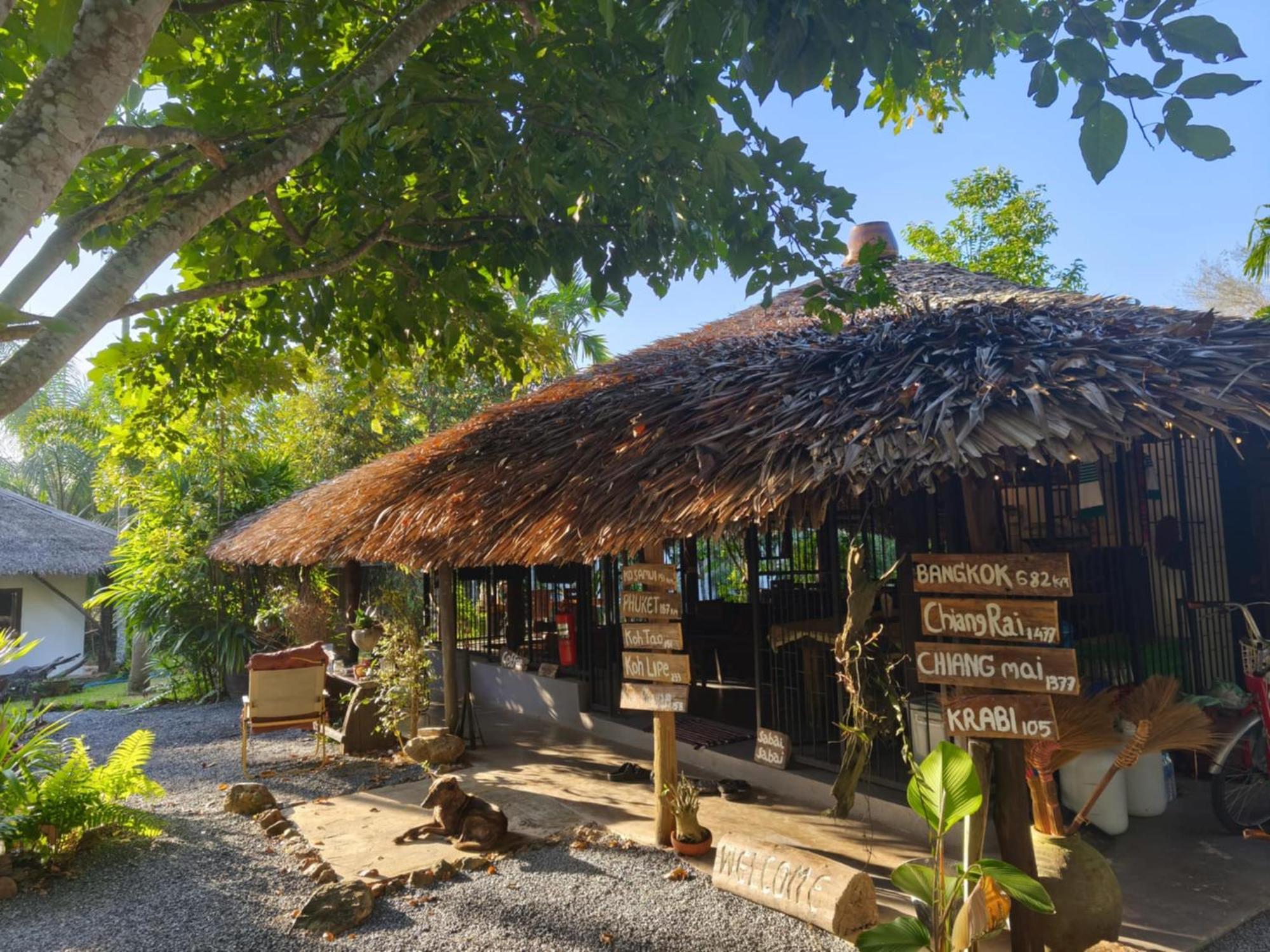 Baan Farang Homestay Phra Saeng Ban Nam Dam Kültér fotó